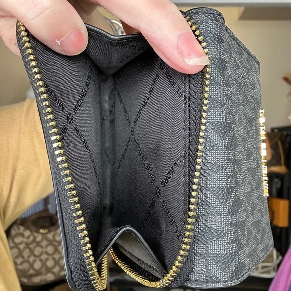 MICHAEL Michael Kors Compact Bifold Wallet with Zip Coin Pocket in Black/Gray - Picture 11 of 13